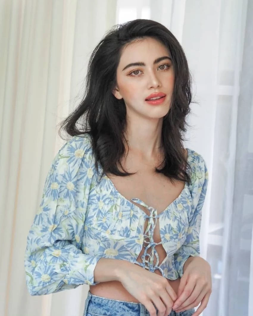 泰国／比利时混血第一美女“Davika Hoorne”深邃电眼令人倾心