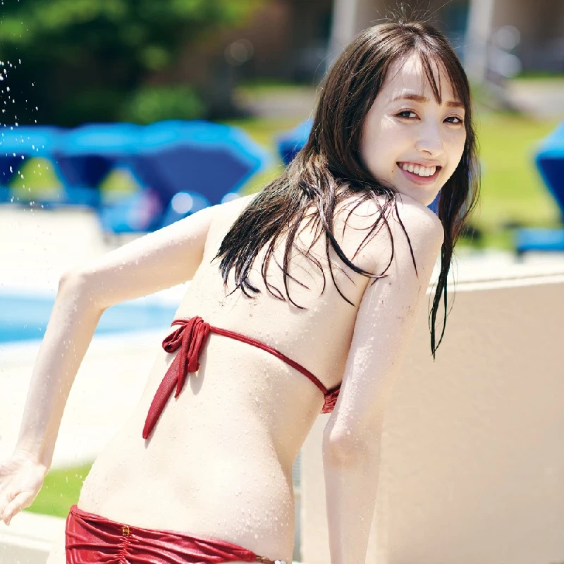 气质女主播“团遥香”转型拍写真