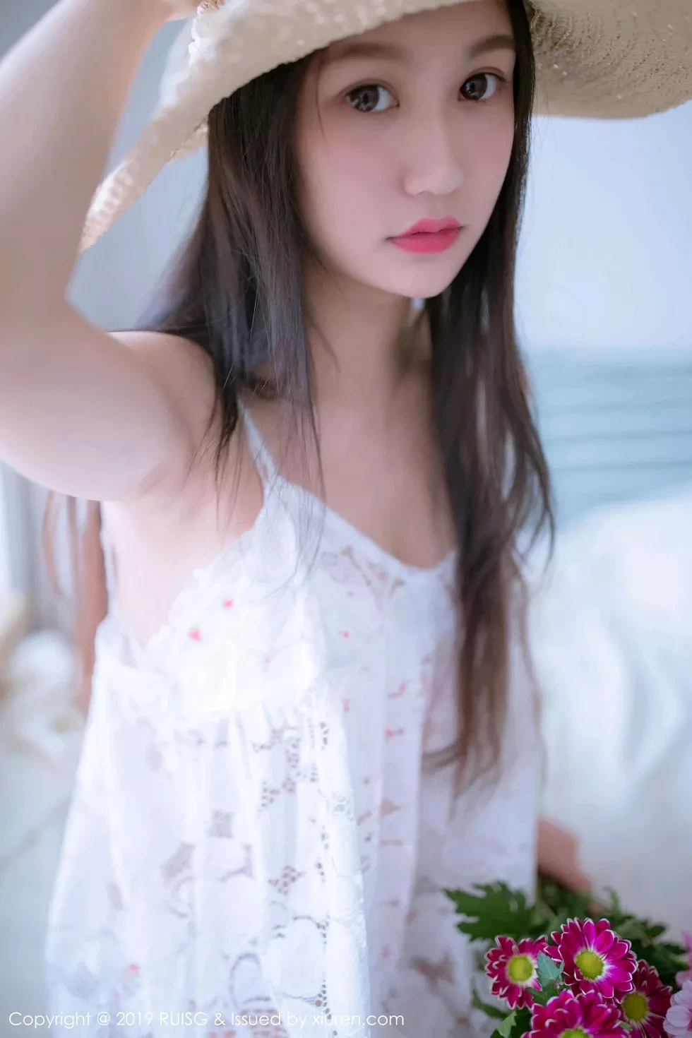 [RUISG瑞丝馆]VOL.068_嫩模深紫Julie私房清甜可人草帽女孩系列靓丽迷人写真49P