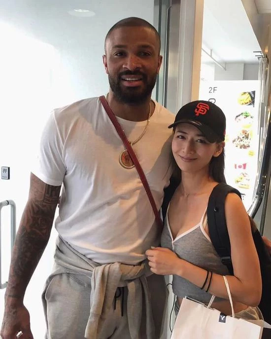 NBA最正女记者 30岁生日快乐！球员真幸福XD~宫河麻耶