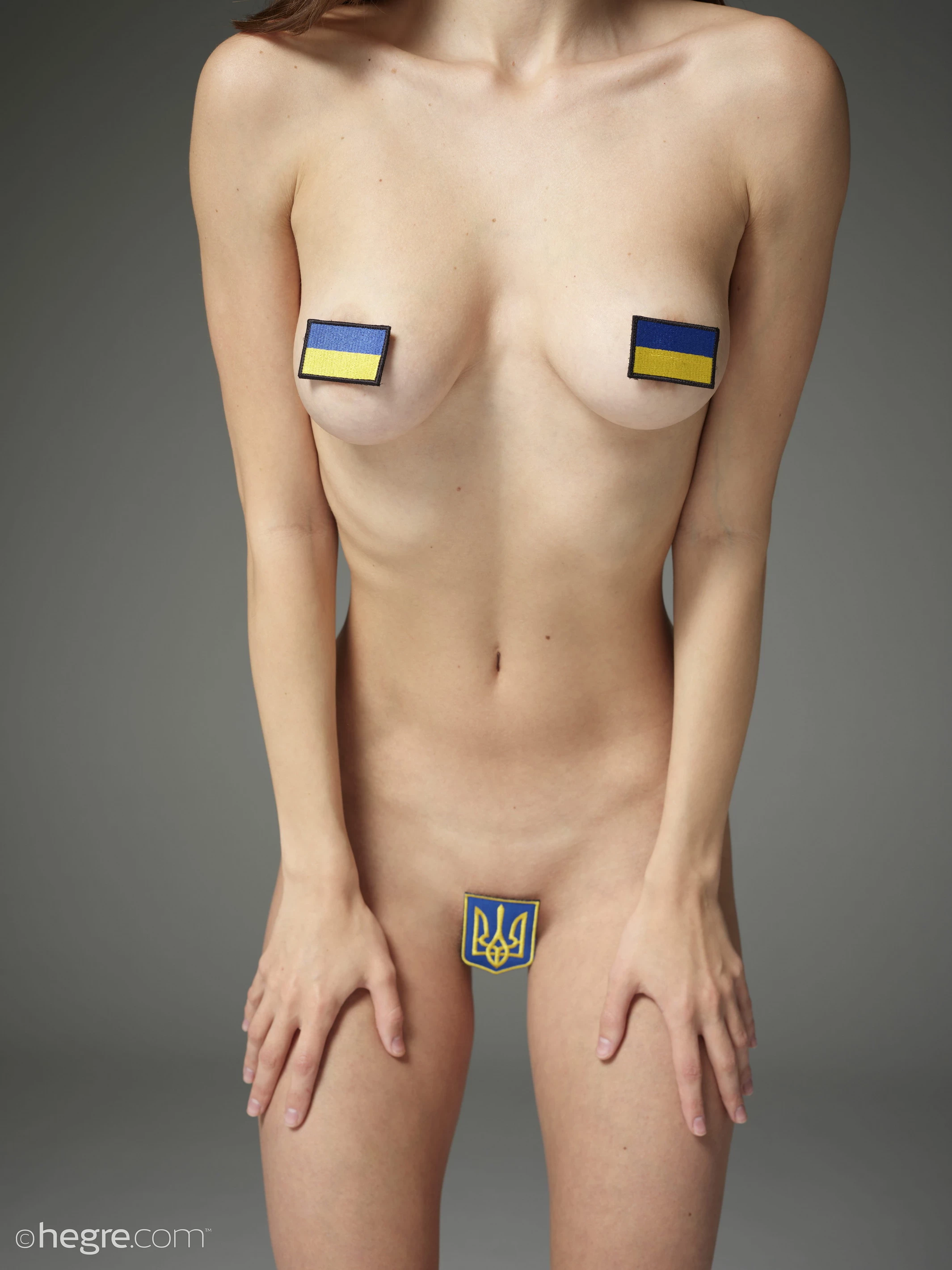 Anna L - Slava Ukraini [84P]