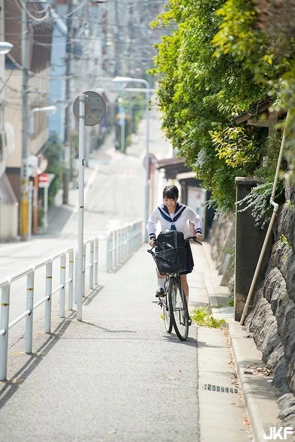 19岁处女AV美少女初次登场 戸田真琴