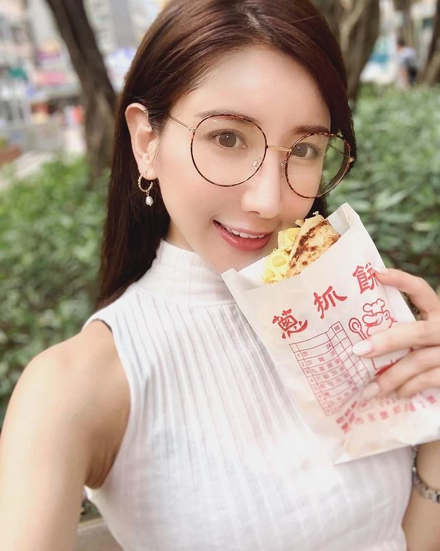 台湾留学ing！日本健身美女《亚里沙》美食吃透透身材依旧火辣！