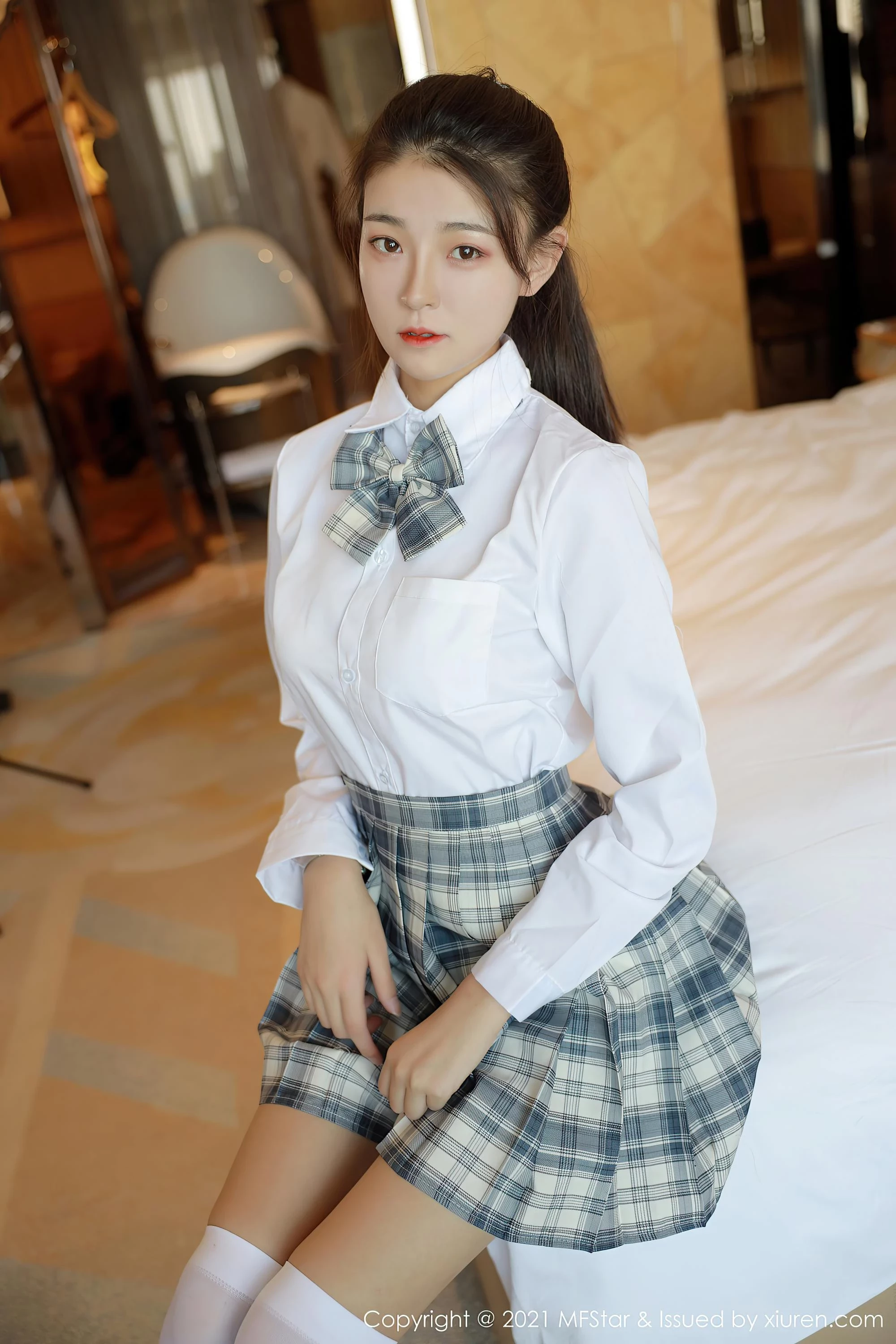 [MFStar模范学院]2021.01.27 Vol.448 Laura苏雨彤 完整版无水印写真[41P]