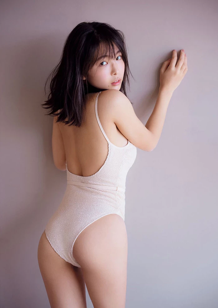 寺本莉绪 辉きと眩しさを増す19歳の新たな魅力。