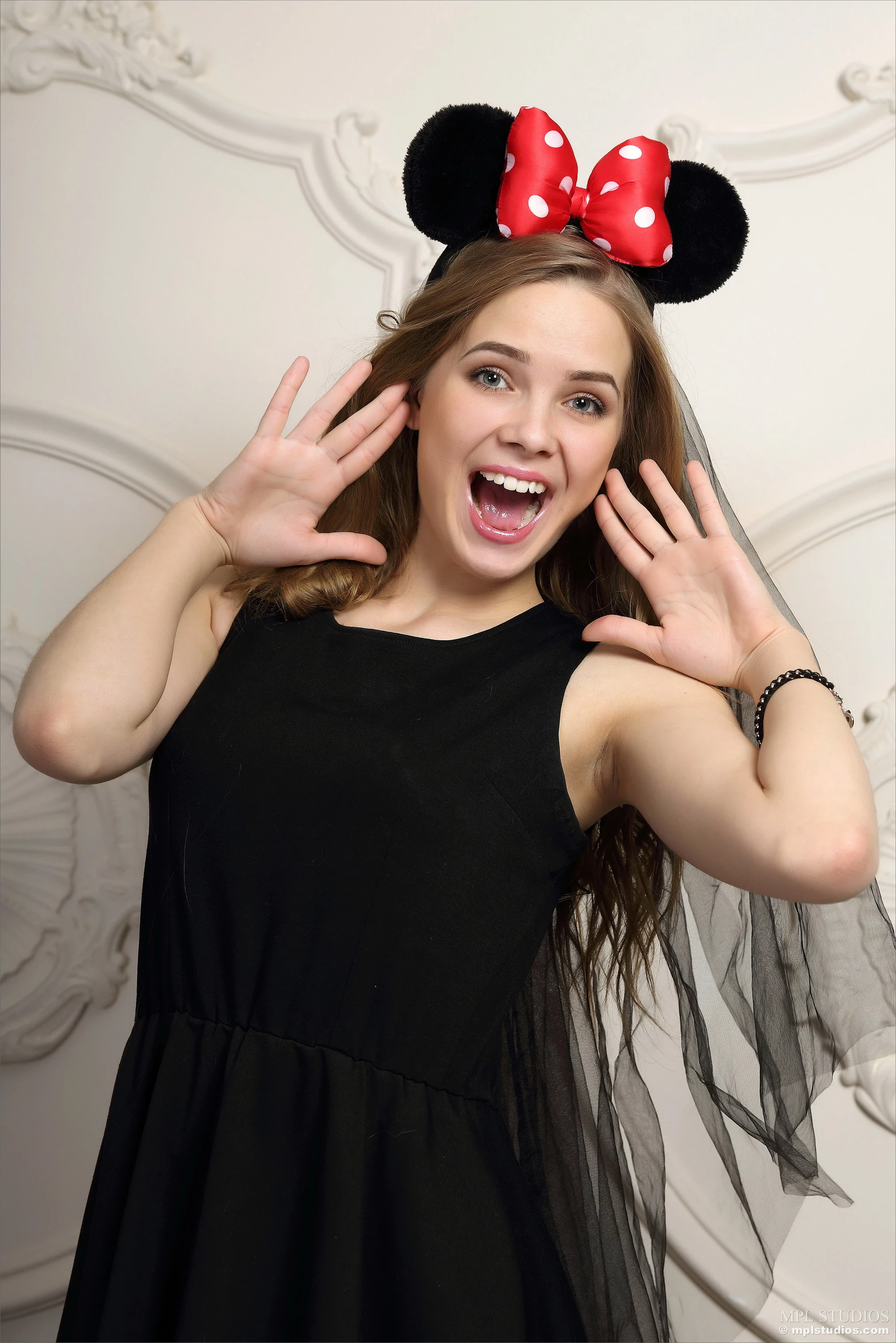 Carolina - Playful Minnie [92P]