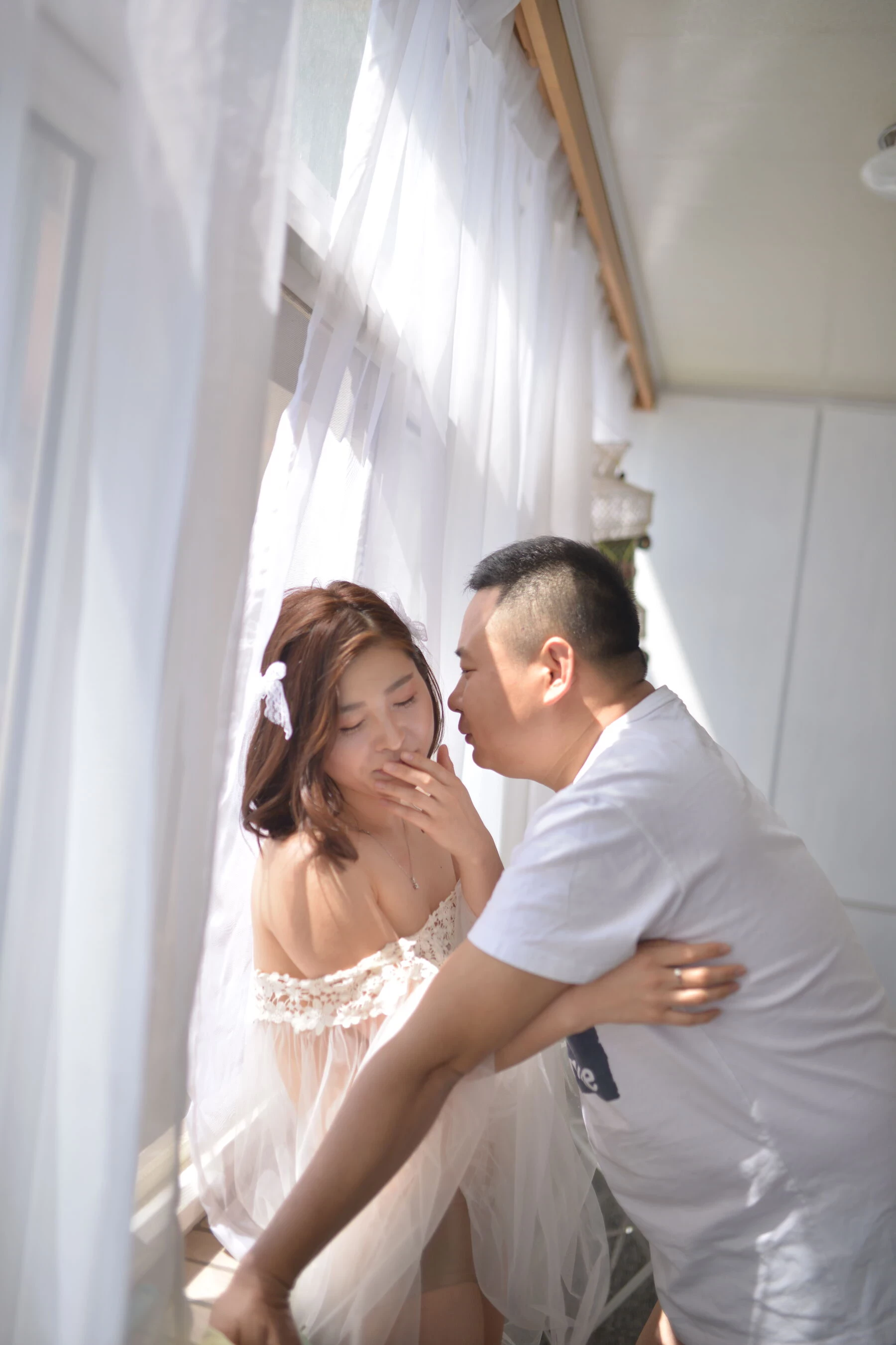 [Photo]小夫妻露点婚纱照 [575P]