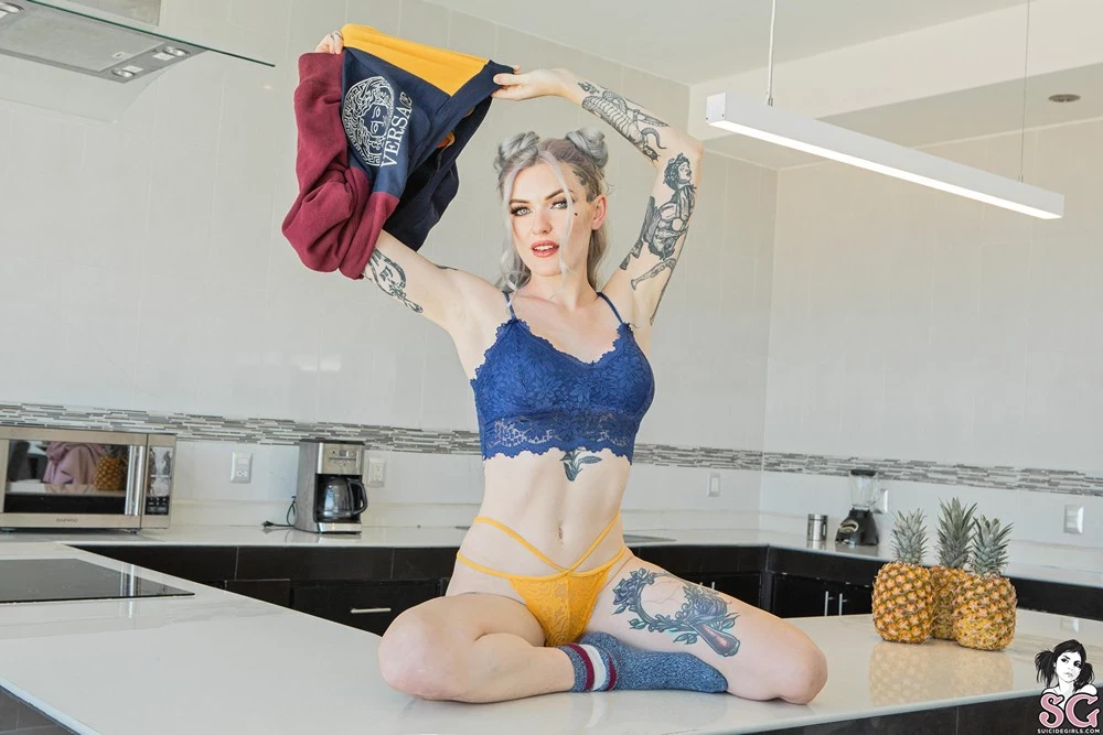 [Suicide Girls]Nov 08, 2024 - Torro - Juicy[49P]