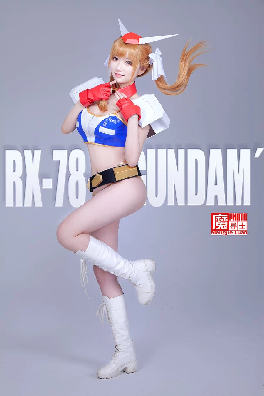 COSPLAY機甲美少女姐妹花共慶高達模型40周年