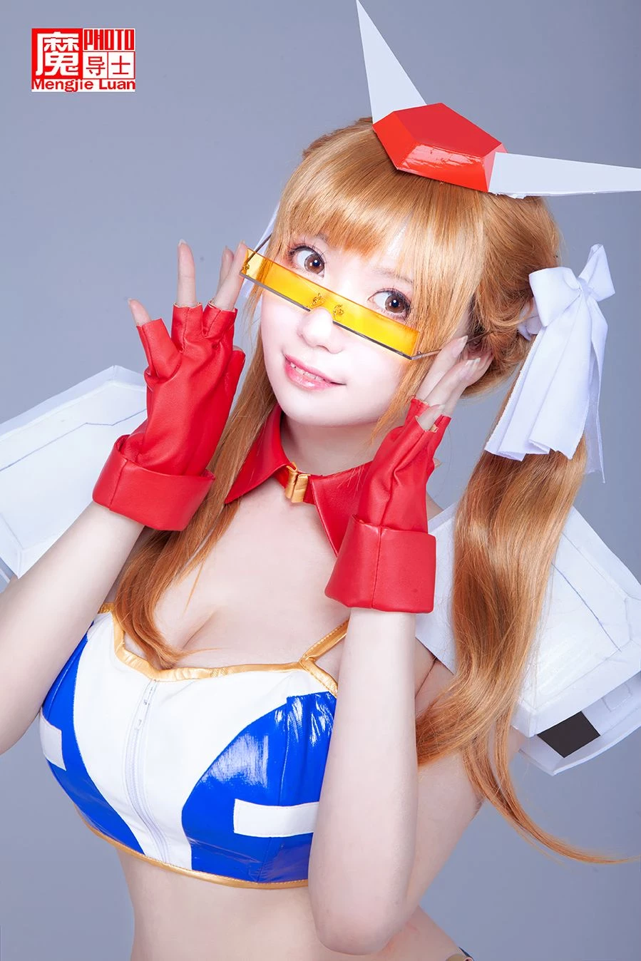 COSPLAY機甲美少女姐妹花共慶高達模型40周年