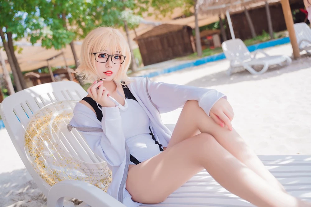 貓君君 Jeanne d Arc Swimsuit