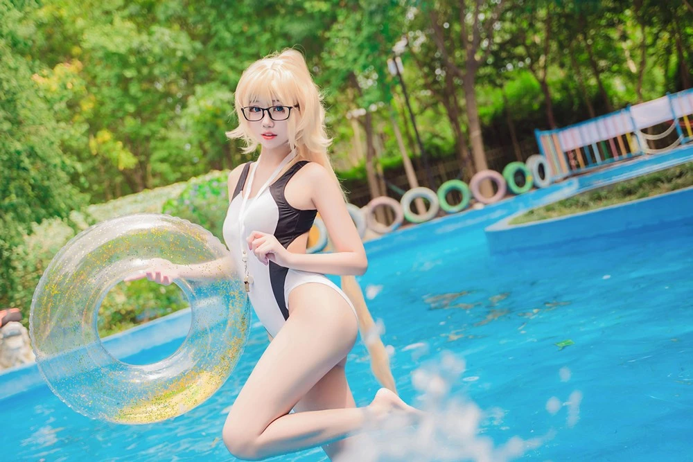 貓君君 Jeanne d Arc Swimsuit