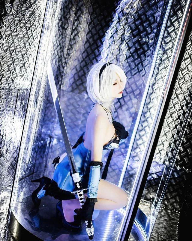 [Cosplay欣賞]凱妮版2B《尼爾》Cos 膚白貌美清空你的血槽！