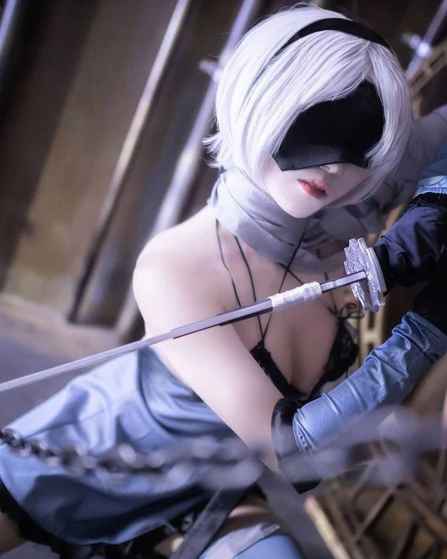 [Cosplay欣賞]凱妮版2B《尼爾》Cos 膚白貌美清空你的血槽！