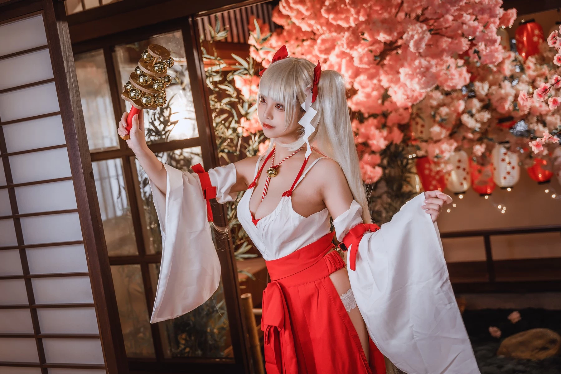 蜜汁貓裘 Cosplay 可畏巫女