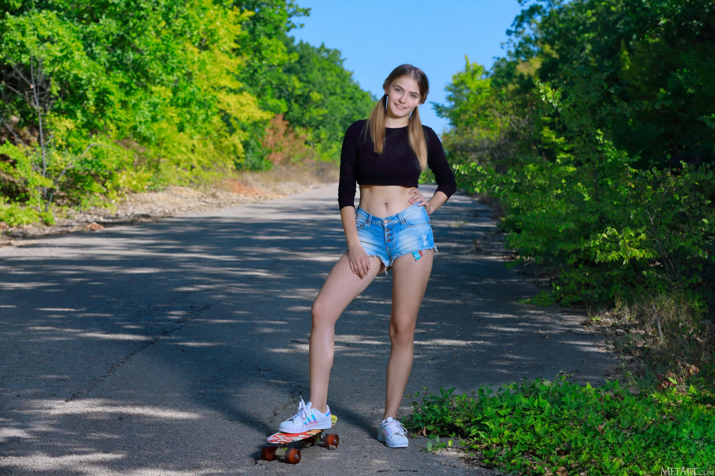 Dakota Pink - Skater [119P]