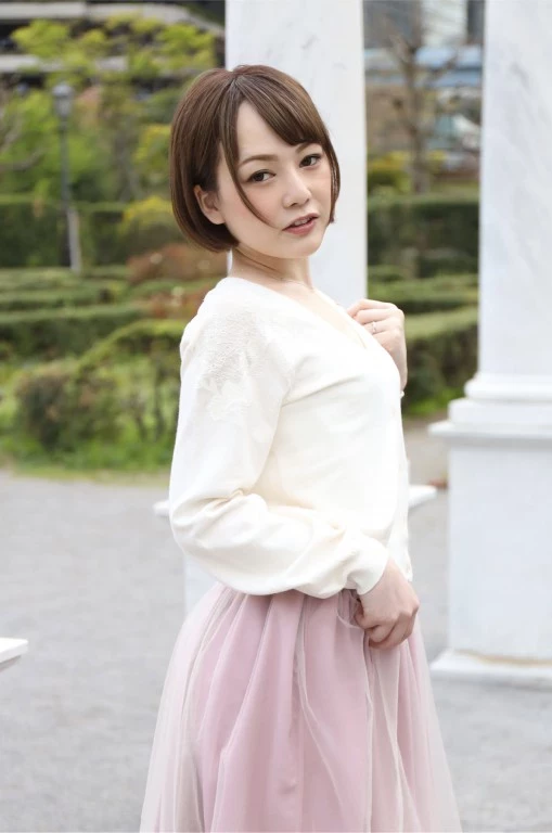 桜坂まみ[舞ワイフ公式写真集] [135P]