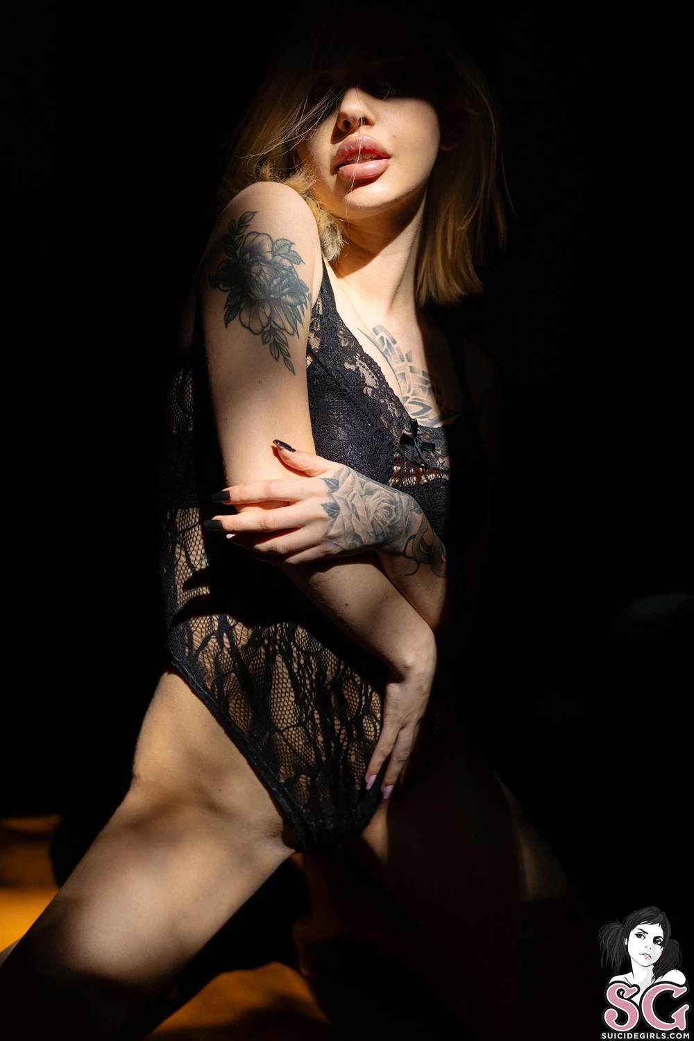 [Suicide Girls]Feb 03, 2025 - Dianakolpaak - Between Light and Dark[49P]